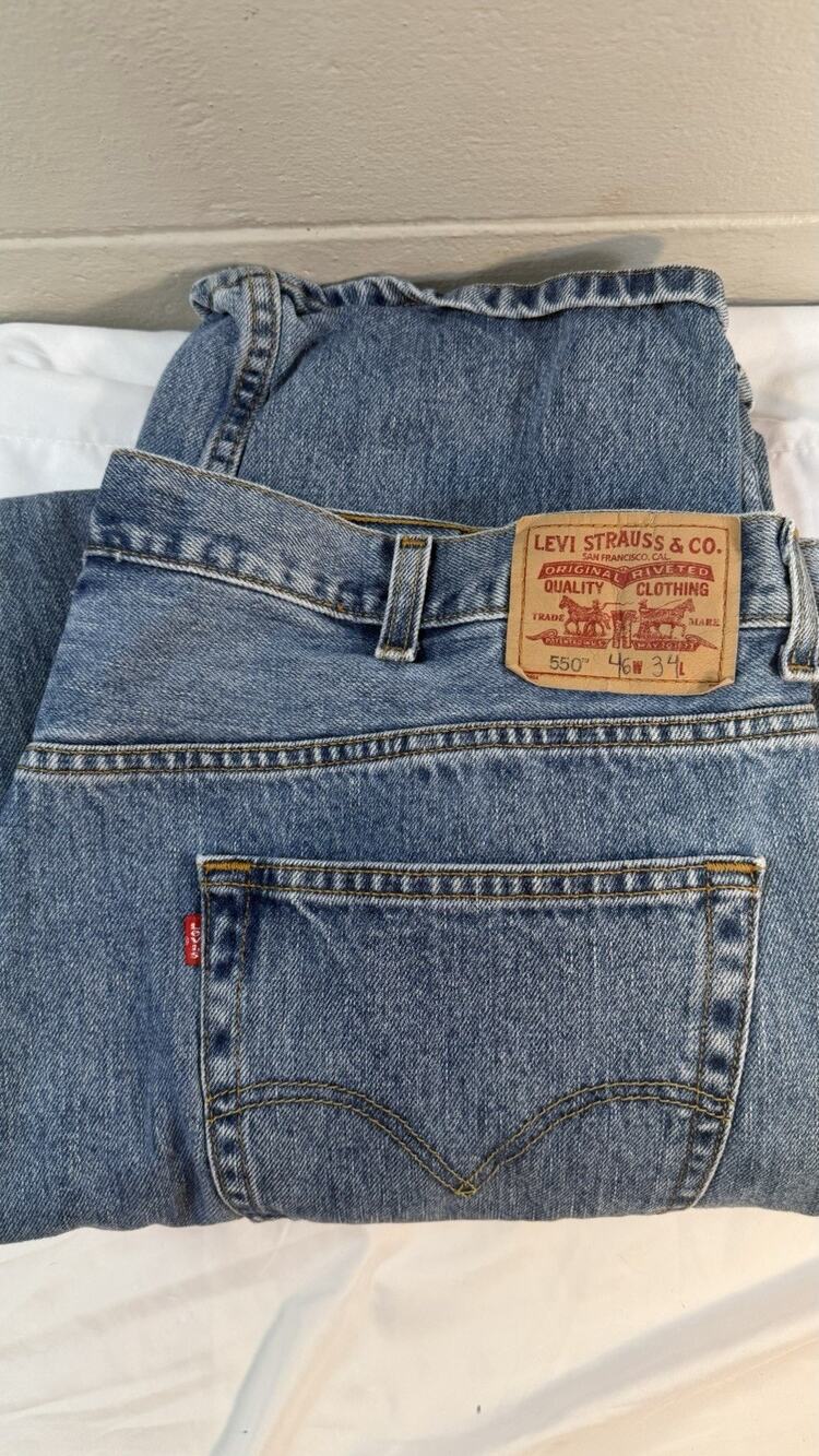 Levi's 550 Relaxed Fit Jeans Mens 46x34 Blue Medium Wash Tapered Leg 100% Cotton